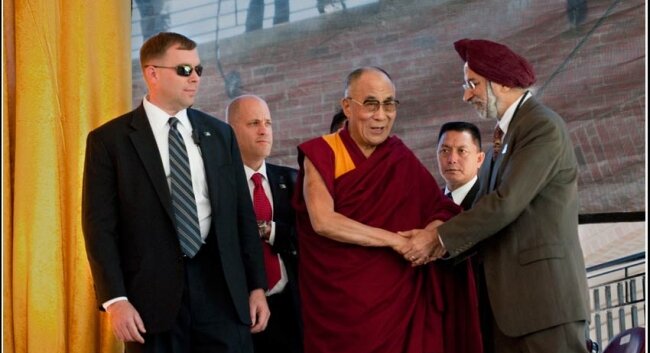  Charlottesville Mayor Satyendra Huja greets the Dalai Lama as he arrives at the Pavilion.