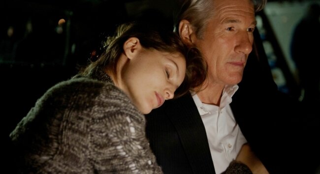 Before the accident, Richard Gere drives his high-maintenance mistress played by Laetitia Casta.