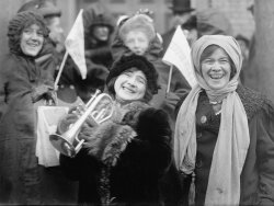 Women%2526#039;s suffragists at a 1913 demonstration.