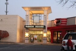 Fashion Square won%2526#039;t say why it didn%2526#039;t report an alleged abduction attempt.