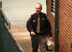 A Sheriff%2526#039;s deputy brings Huguely%2526#039;s lunch to court at 7:52am on Friday, February 17.